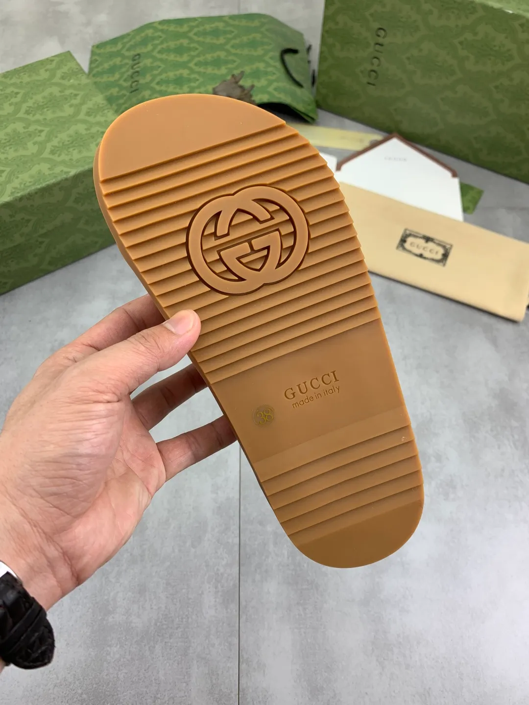 Men's shoes 💰P480💰[New model] High version 🎁🎁🎁 GUCCI New casual hot diamond slippers for the Year of the Snake, original official website, perfect workmanship, transmitting a kind of noble luxury, sublimating its definition of luxury in Gucci's high-end extraordinary craftsmanship. Original Gucci double G combination outsole, code number: 35-45, complete package